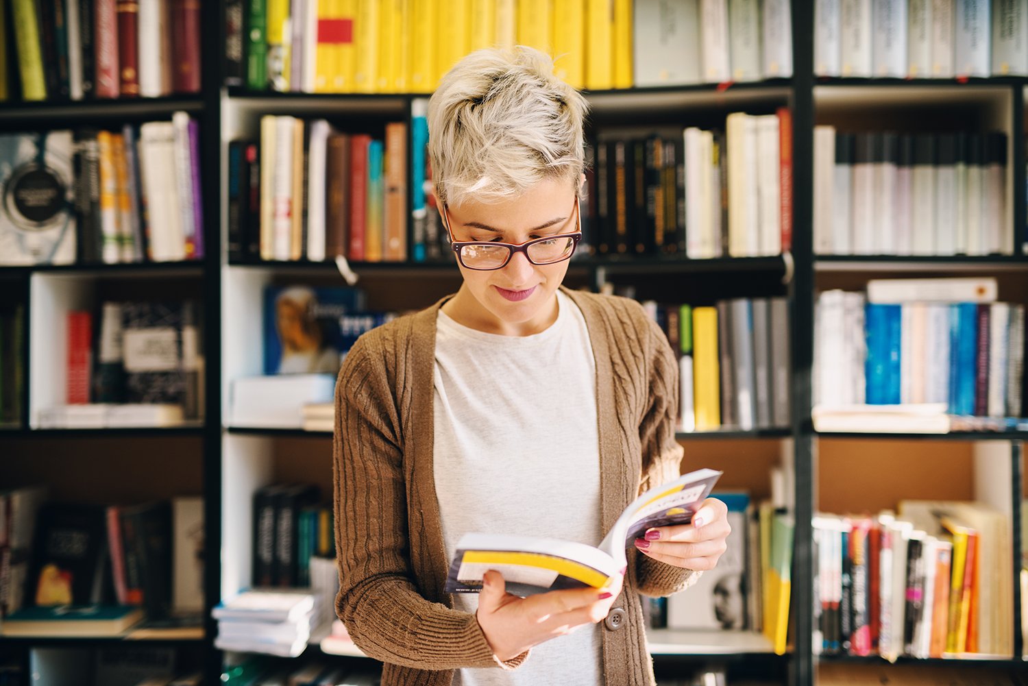 college-faculty-bookstore_AdobeStock_230679223_1500-px-width